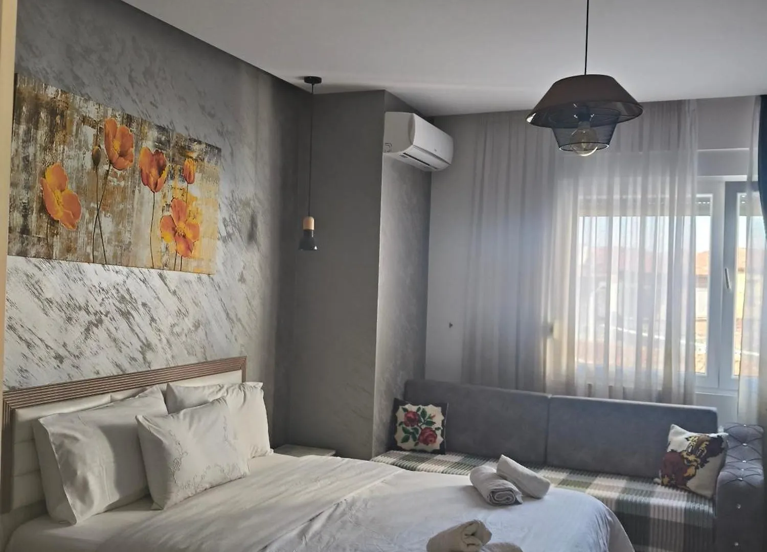 Ajilin Hotel Rooms Korce