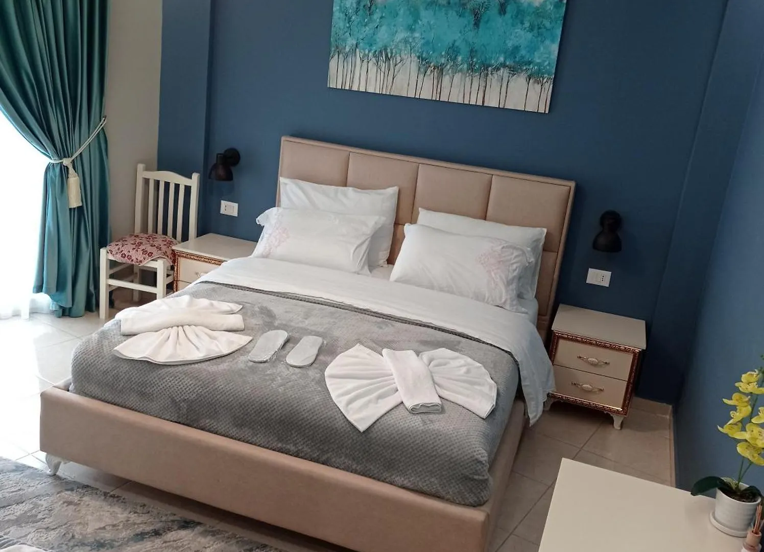 Ajilin Hotel Rooms Korce