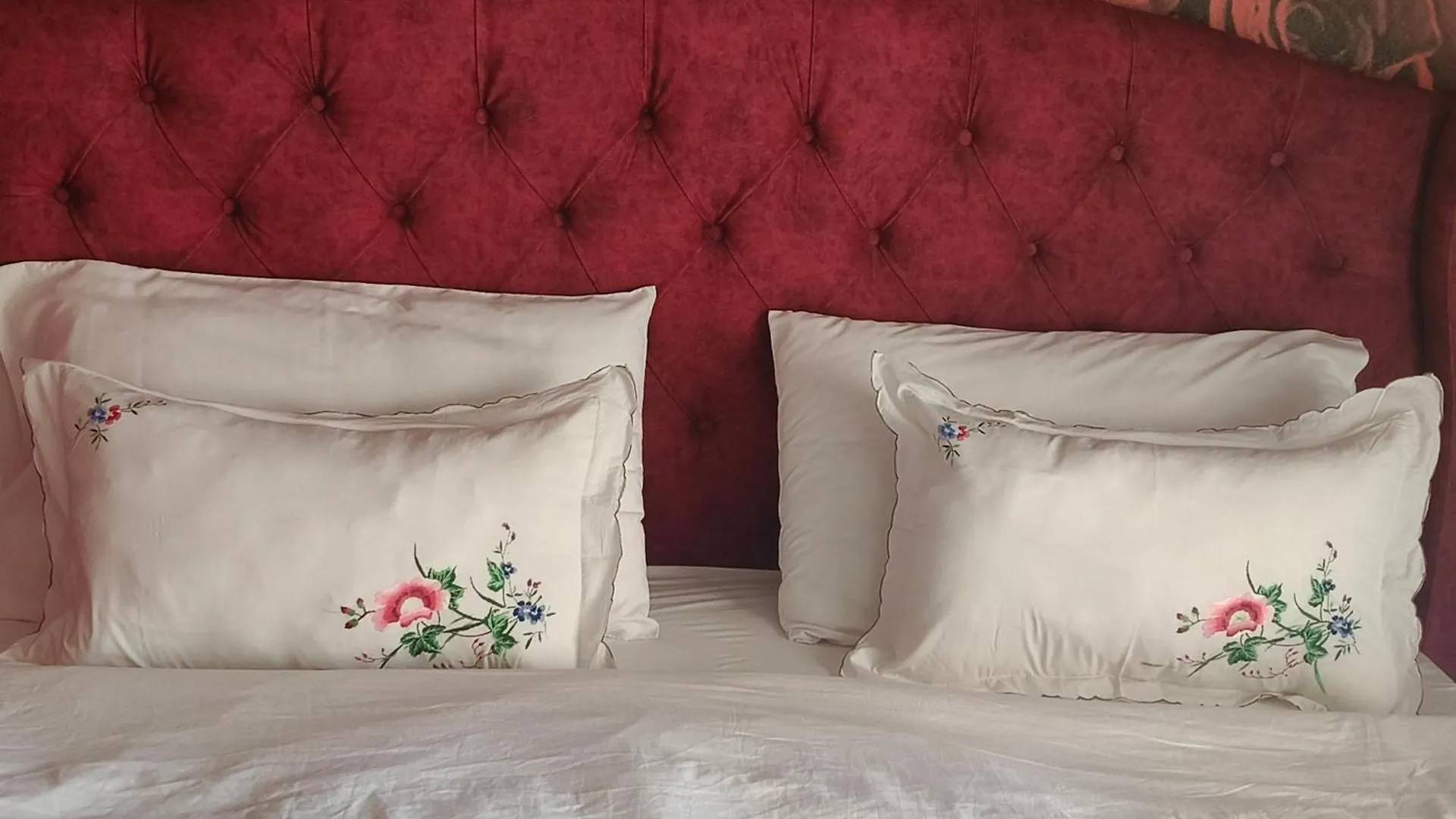 Ajilin Hotel Rooms Korce
