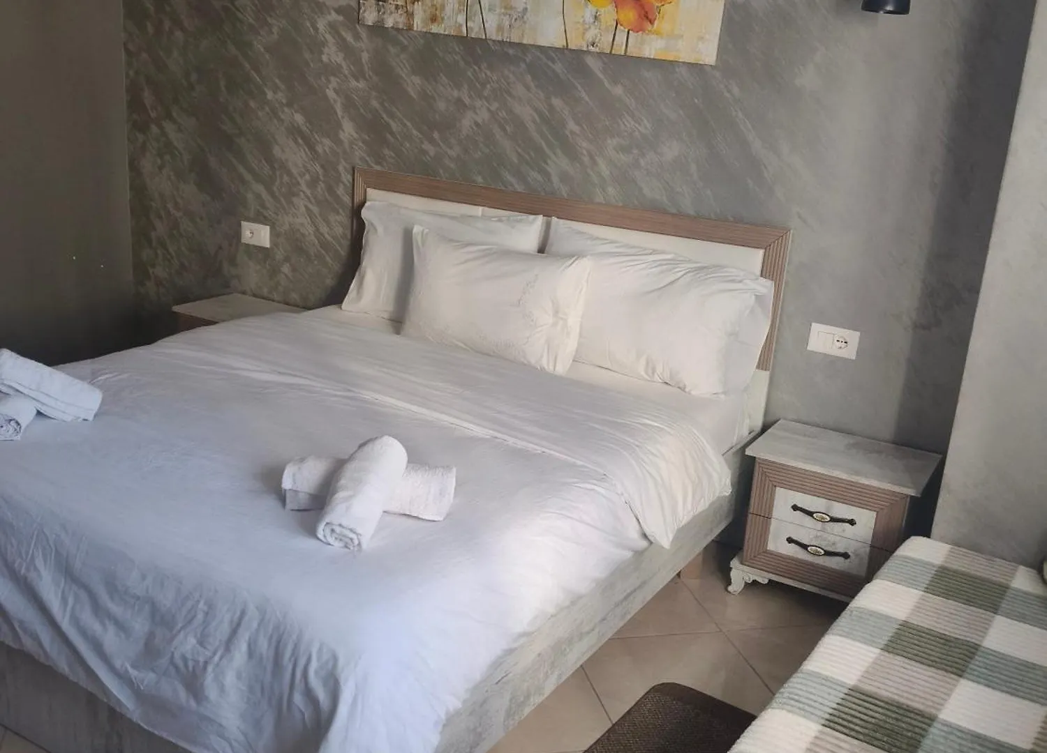 Ajilin Hotel Rooms Korce